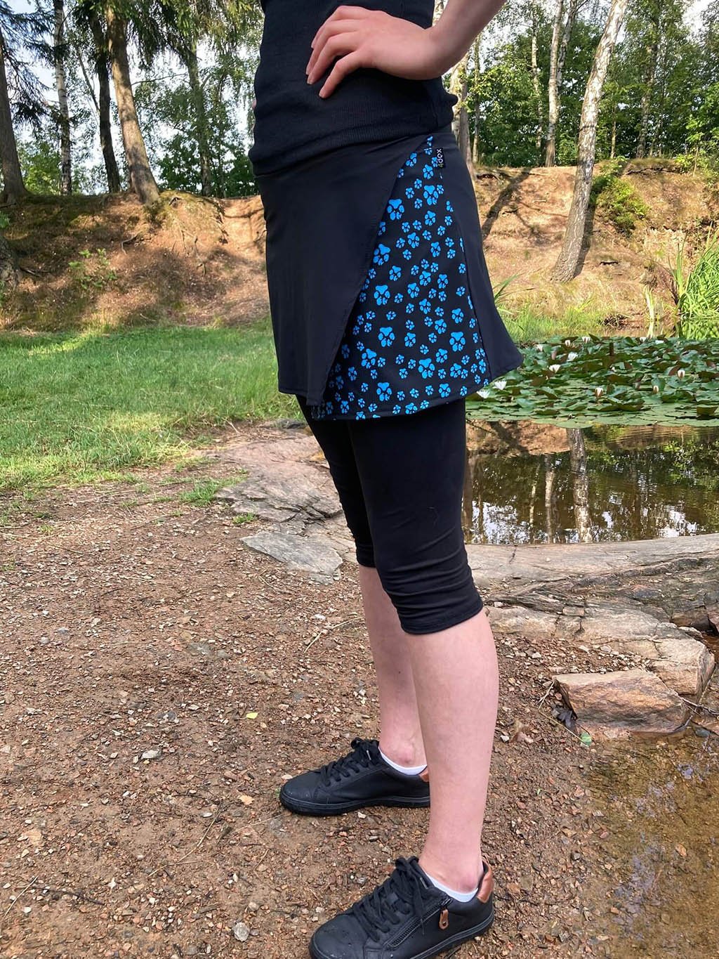Skirt with 3/4 length leggings - black with aqua paws