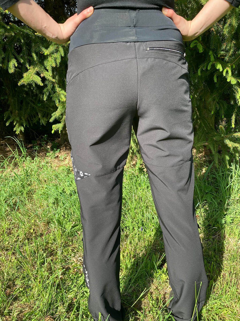 Women's training trousers SUMMER - black with white paws