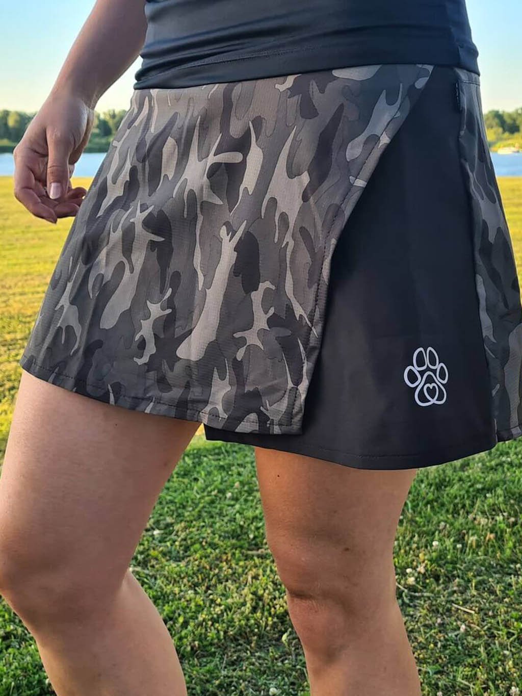 Skirt with short shorts black-camouflage