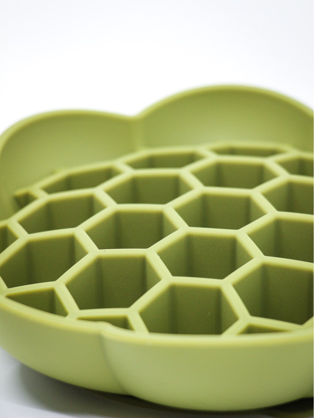 Anti-swallow bowl - honeycomb olive