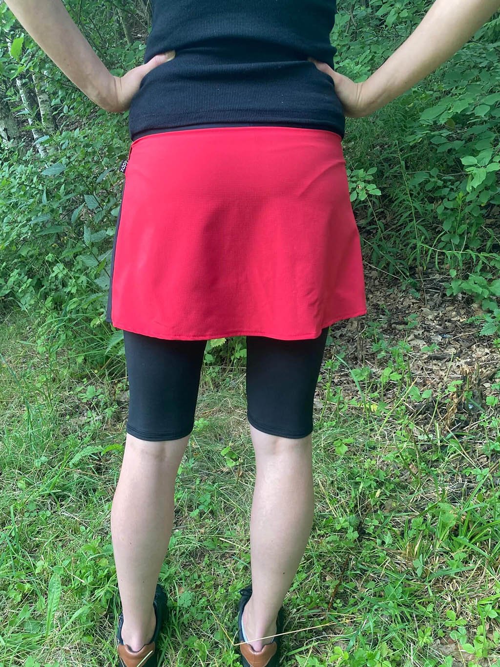 Skirt with knee-length shorts - red