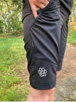 Knee-length shorts - black 
