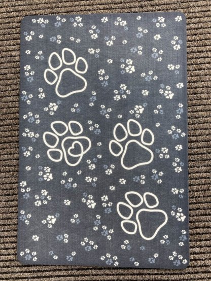 Doormat with white paws 2
