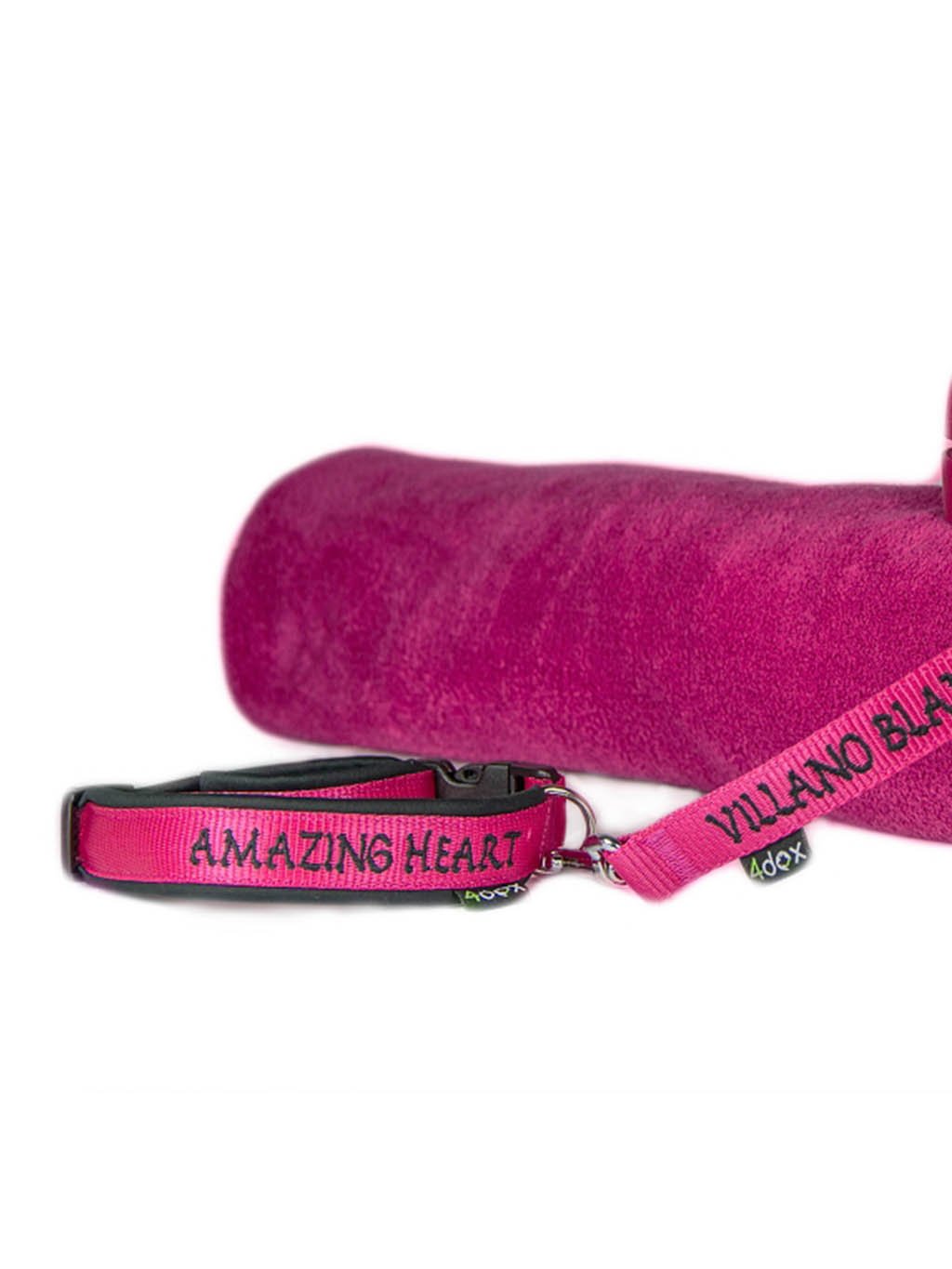 Růžový psí obojek se jménem AMAZING HEART sladěným vodítkem s ručníkem