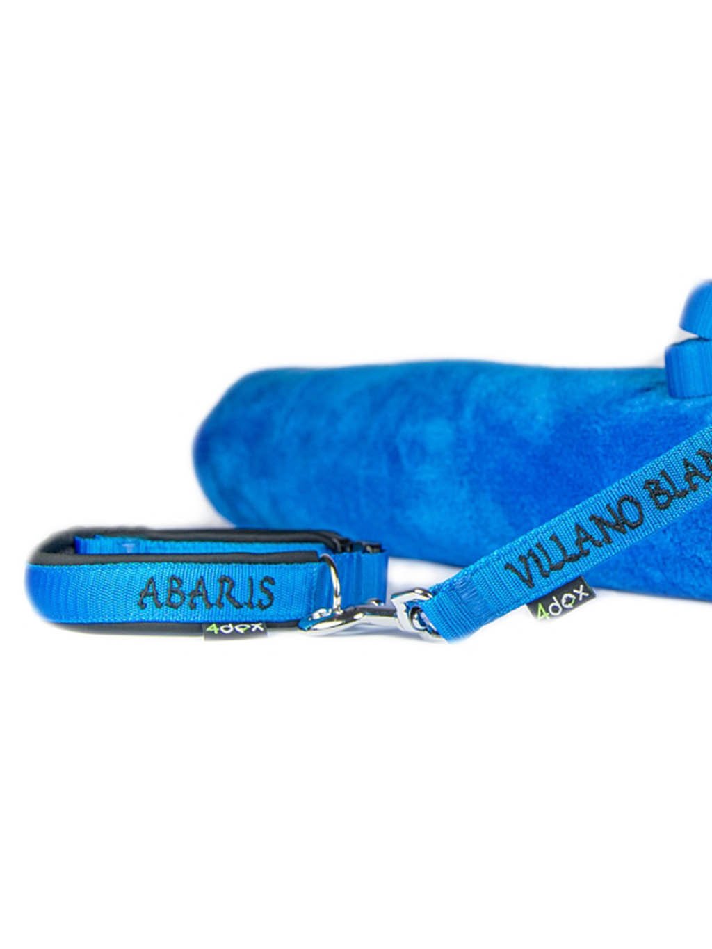 Modrý psí obojek ABARIS s výšivkou a sladěným vodítkem, personalizovaná sada na zakázku