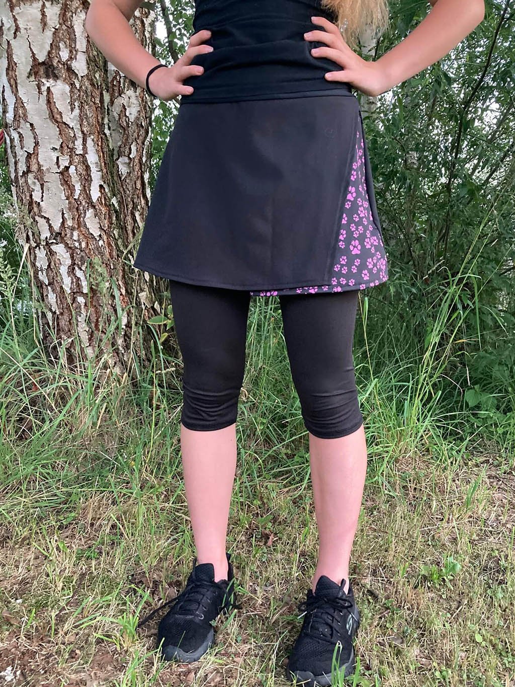 Skirt with 3/4 length leggings - black with lavender paws