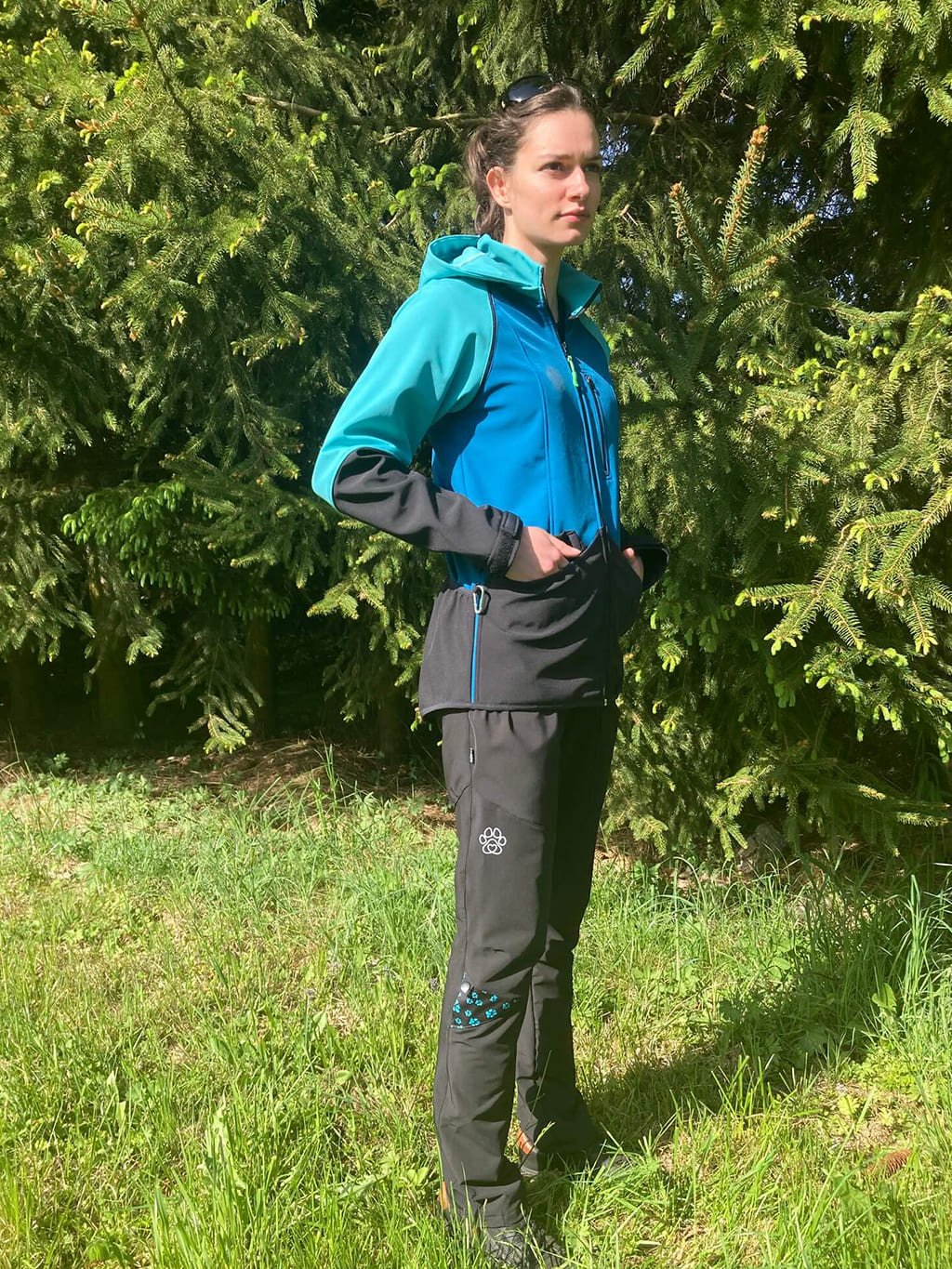 Dames zomer trainingsbroek - zwart met turquoise pootafdrukken