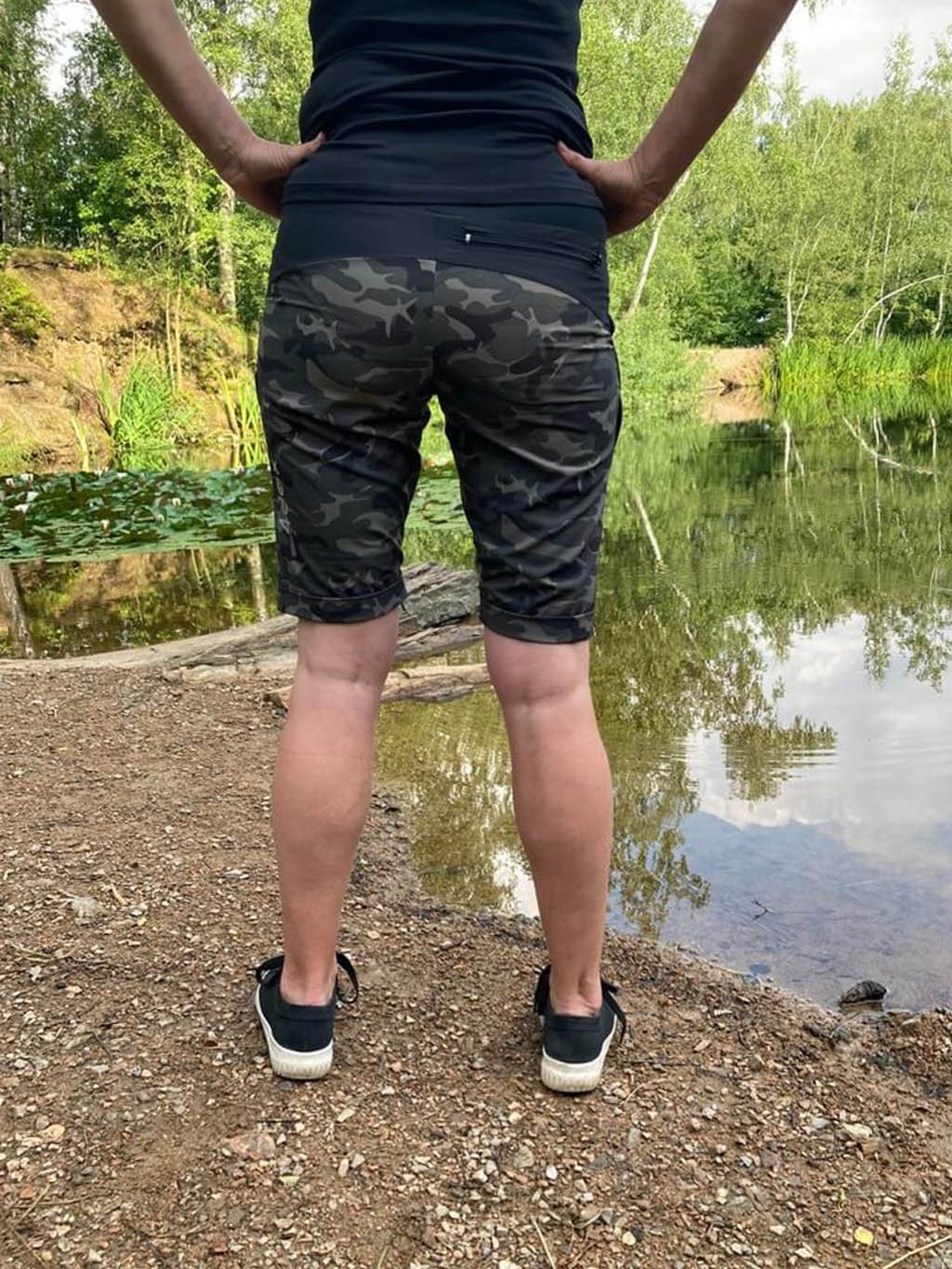 Knee-length shorts - camouflage