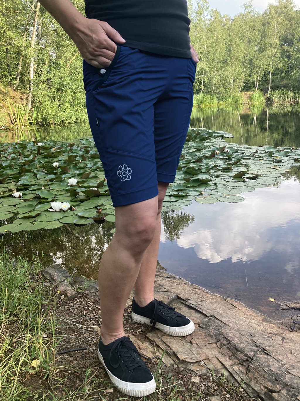 knee length navy shorts 4dox