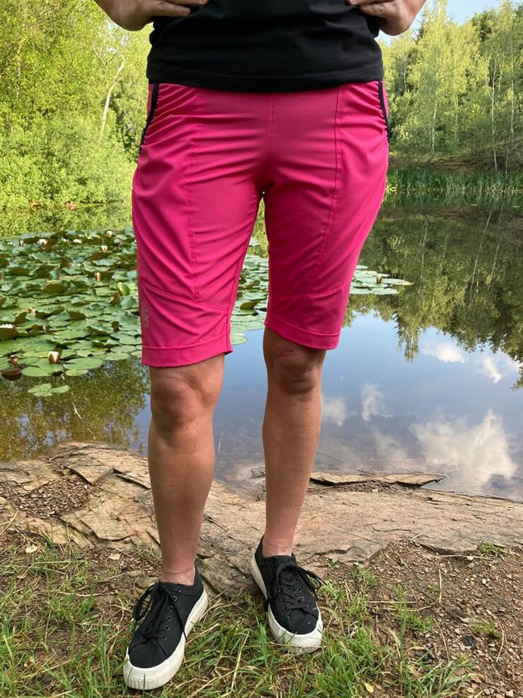 Knee-length shorts - pink