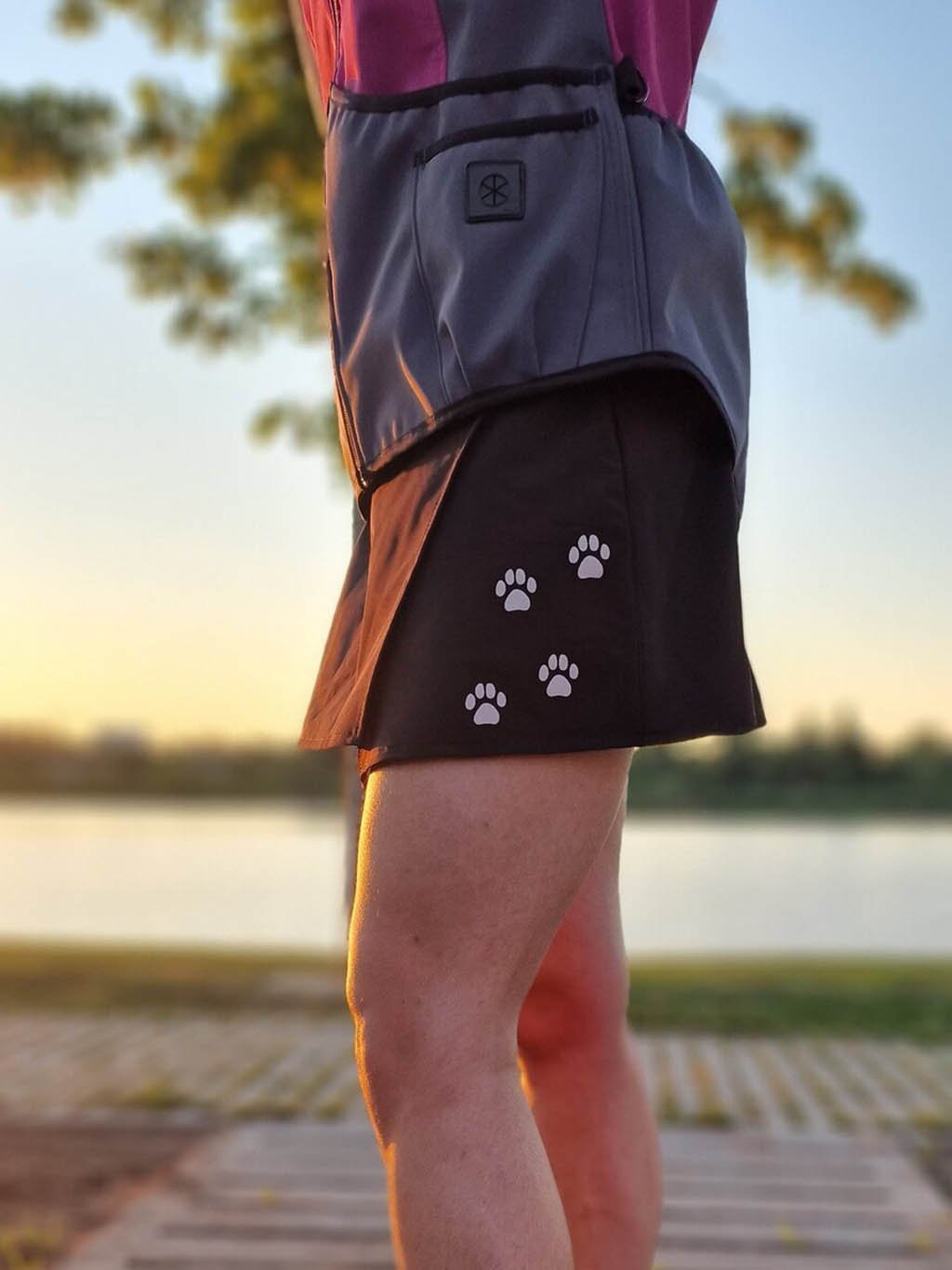 korte zwarte rok-short met reflecterende pootafdrukken van 4dox