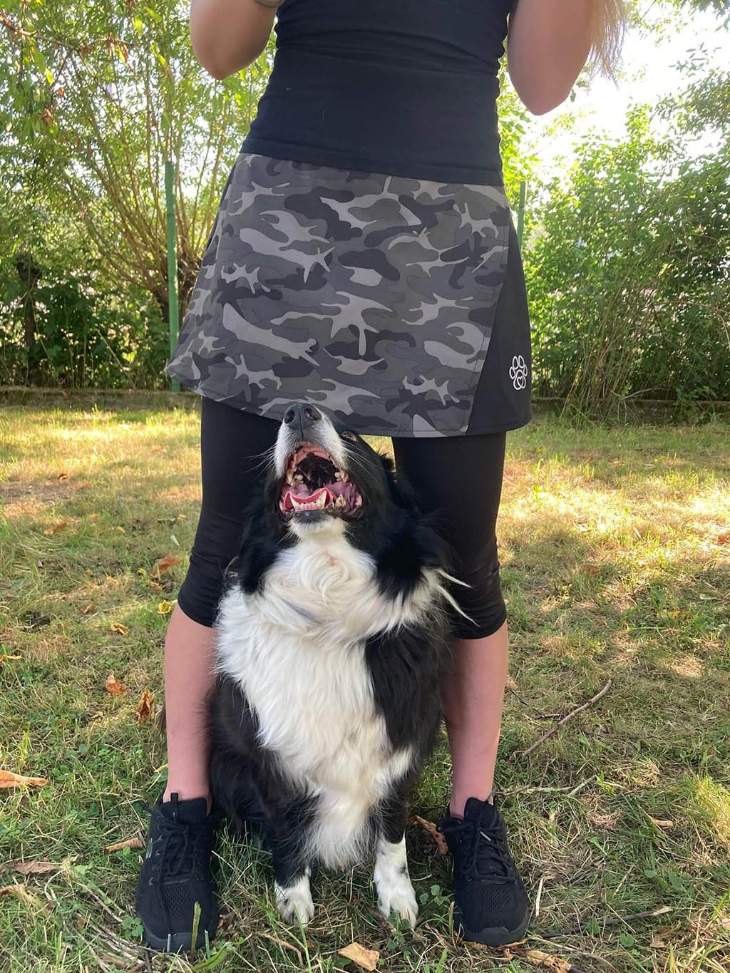 Skirt with short shorts black-camouflage