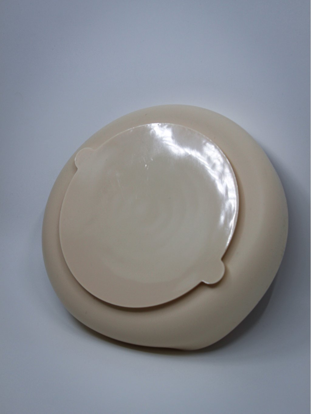 Licking bowl - landscape cream