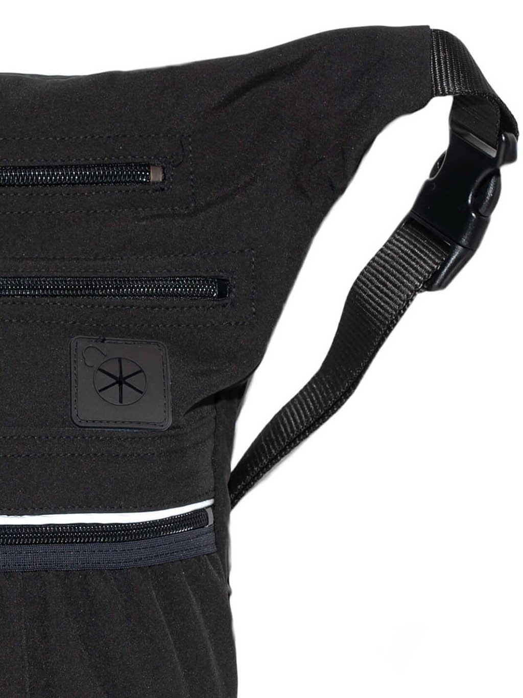 Running bag with reflective paws All-black