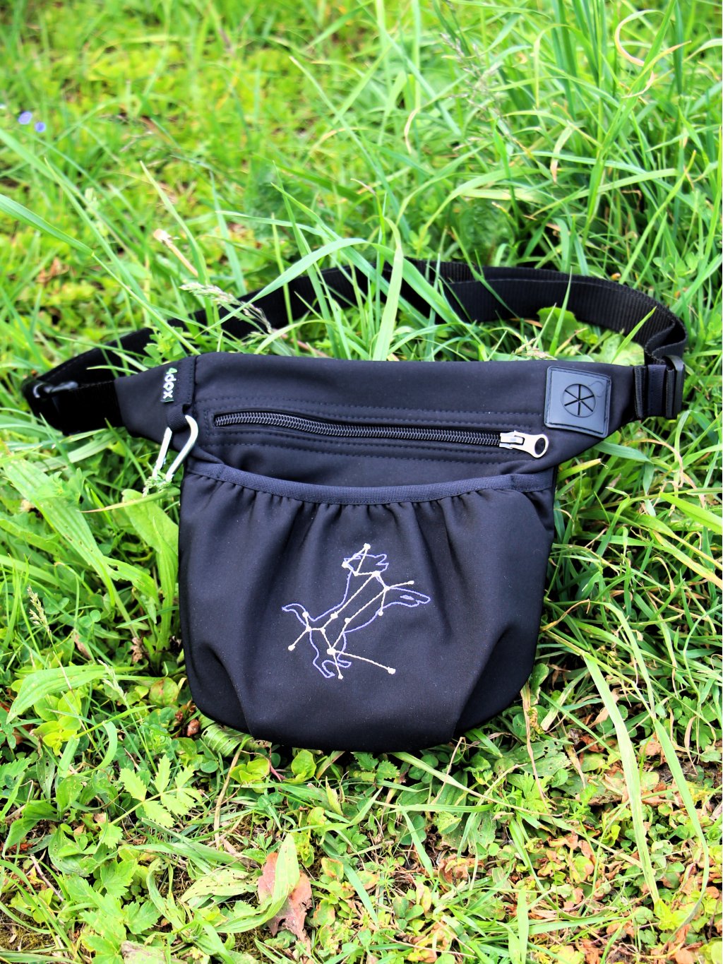 Treat pouch with magnetic closure Constellation of the Dog 4dox