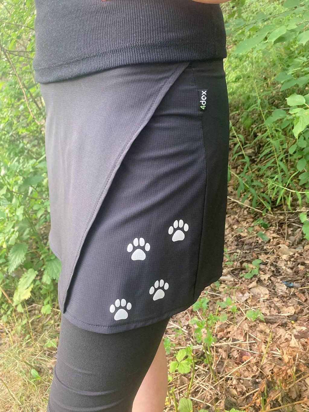 Skirt with knee-length shorts - black with reflexive paws