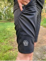 Knee-length shorts - black