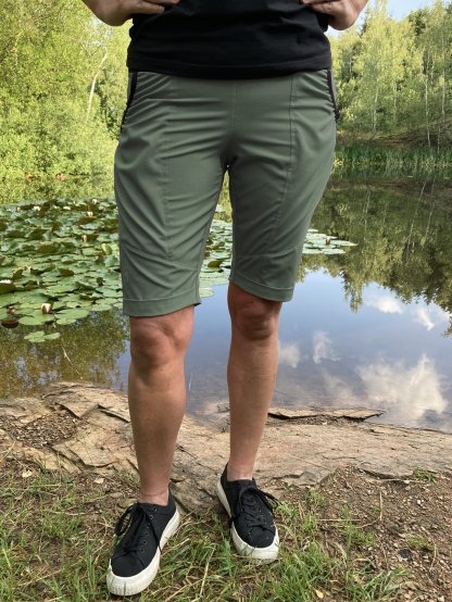 Knielange olijfgroene shorts 4dox