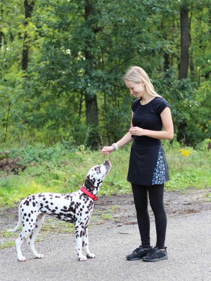 Rok legging met zwarte stof en aqua pootafdrukken