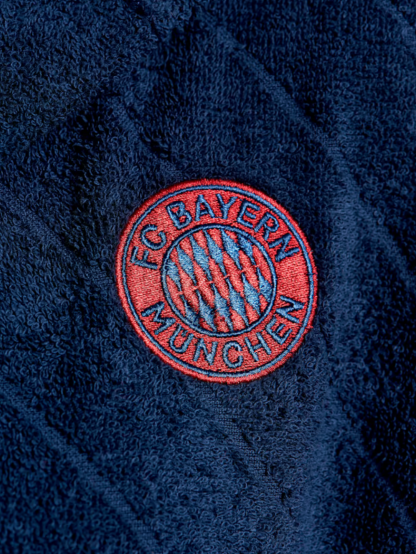 Férfi fürdőköpeny kapucnival FC Bayern München LOGO lék