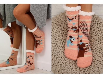 Dámské protiskluzové ponožky s beránkem růžové