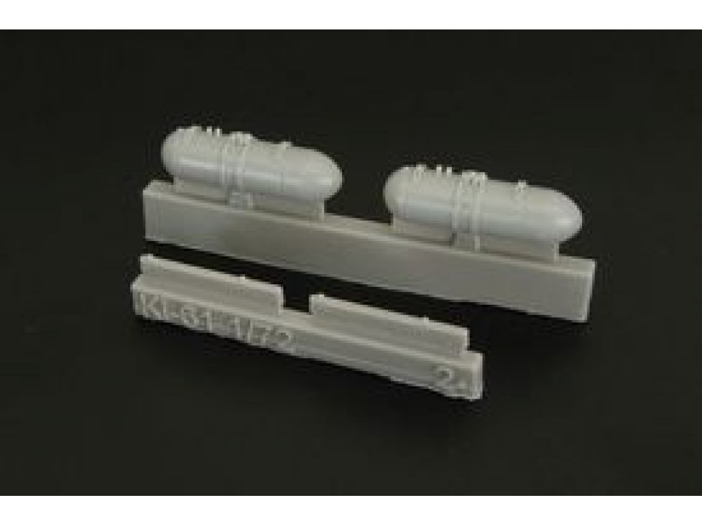 BRENGUN 1/72 Ki-61 Id Hien - wing racks   drop tanks (TAM)