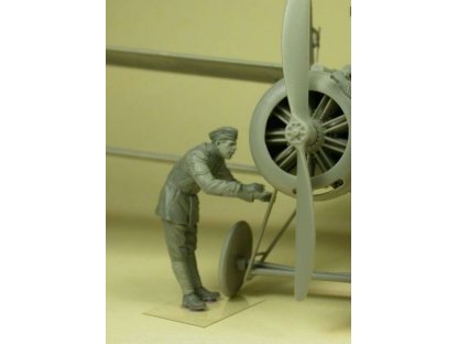 COPPER STATE MODELS 1/32 RFC Air Mechanic Checking Aeroplane WWI Figures