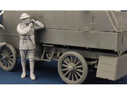 COPPER STATE MODELS 1/35 Canadian Motor MG Brigade Officer Putting The Helmet On