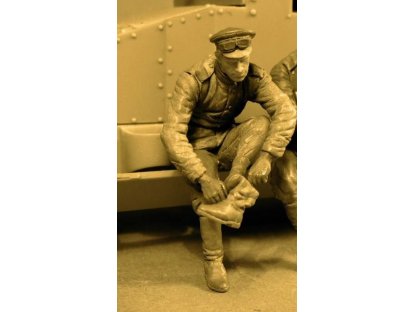 COPPER STATE MODELS 1/35 Imperial Russian Automobile Machine Gun Platoon Crewman Wearing Boots