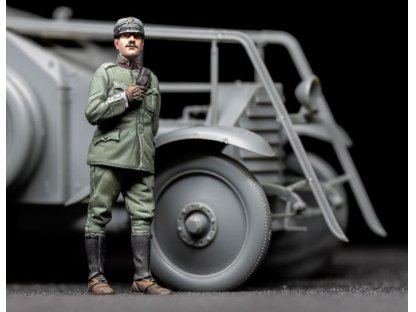 COPPER STATE MODELS 1/35 Italian Armoured Car Standing Officer