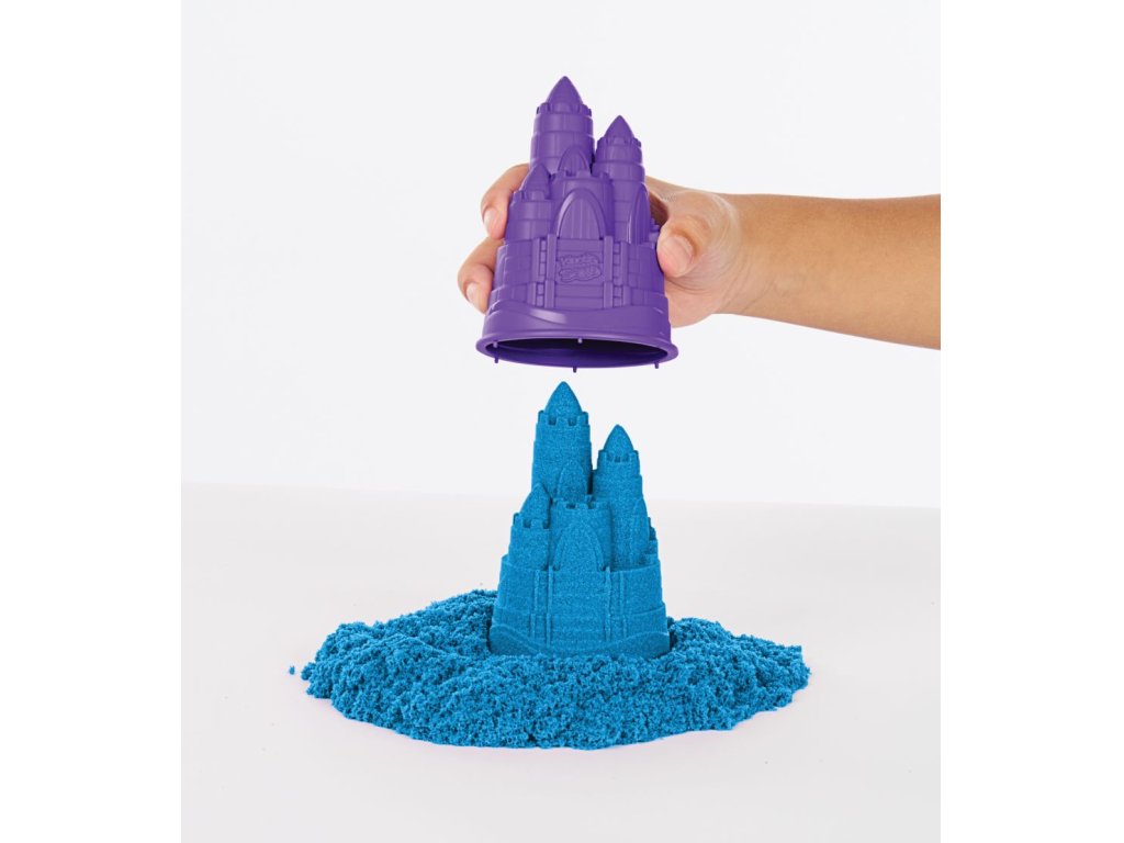 KINETIC SAND KRABICE TEKUTÉHO PÍSKU S PODLOŽKOU MODRÁ