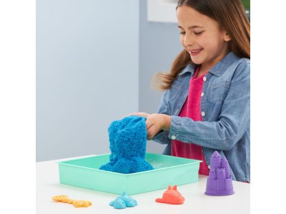 KINETIC SAND KRABICE TEKUTÉHO PÍSKU S PODLOŽKOU MODRÁ