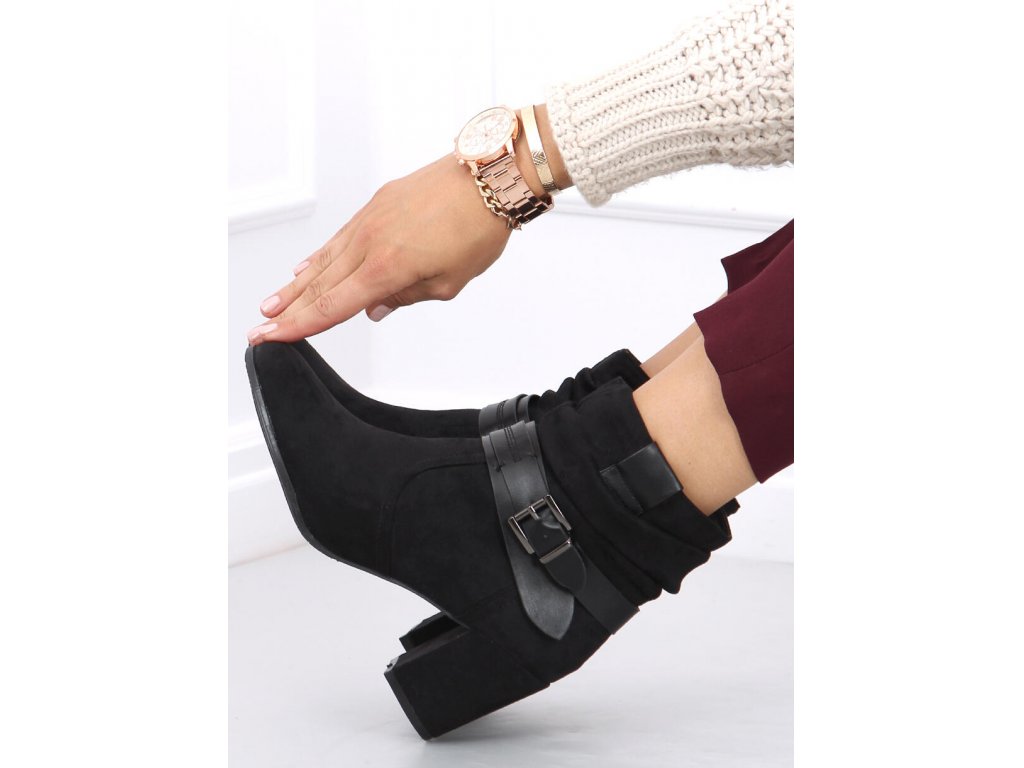Elegantní boty na podpatku s páskem Carrie černé