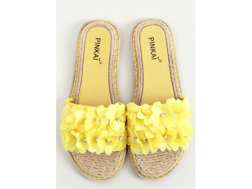 Pantofle s květinami a kameny Patty žluté