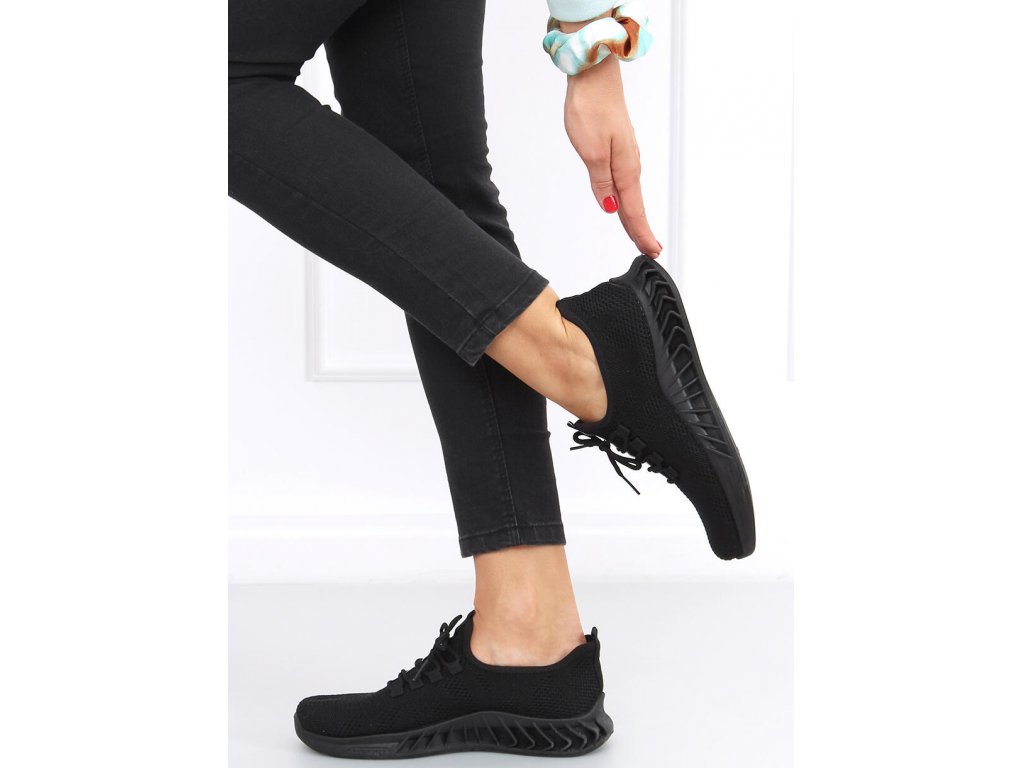 Sportovní nazouvací obuv Ann černá