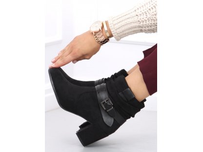 Elegantní boty na podpatku s páskem Carrie černé