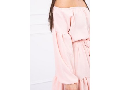 Šaty s volánkem Kaycee pudrově růžové