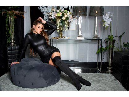 Sexy wetlook šaty s nařasením na zádech Evelia černé
