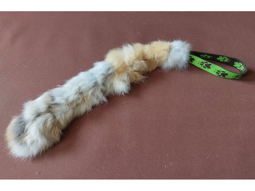 Bracco přetahovadlo pro psa s pravou králičí kožešinou 50 cm, různé barvy.