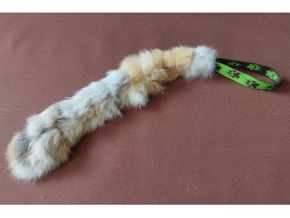 Bracco přetahovadlo pro psa s pravou králičí kožešinou 50 cm, různé barvy.