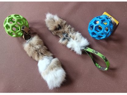 Bracco Three in one, přetahovadlo pro psa s pravou králičí kožešinou 30 cm + JW Ball Small