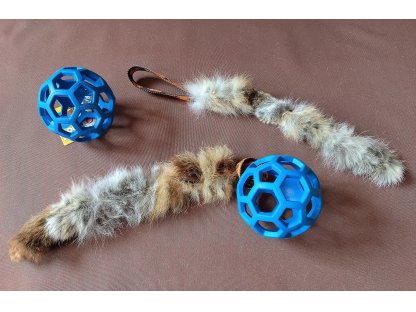 Bracco Three in one, přetahovadlo pro psa s pravou liščí kožešinou 50 cm + JW Ball Medium
