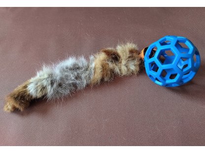 Bracco Three in one, přetahovadlo pro psa s pravou liščí kožešinou 50 cm + JW Ball Medium 2