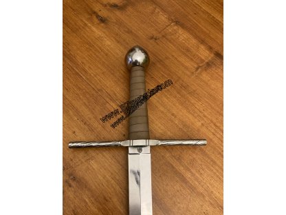 One-handed sword