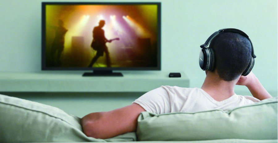 Bezdrátová sluchátka k televizi jsou skvělou možností pro nerušený poslech