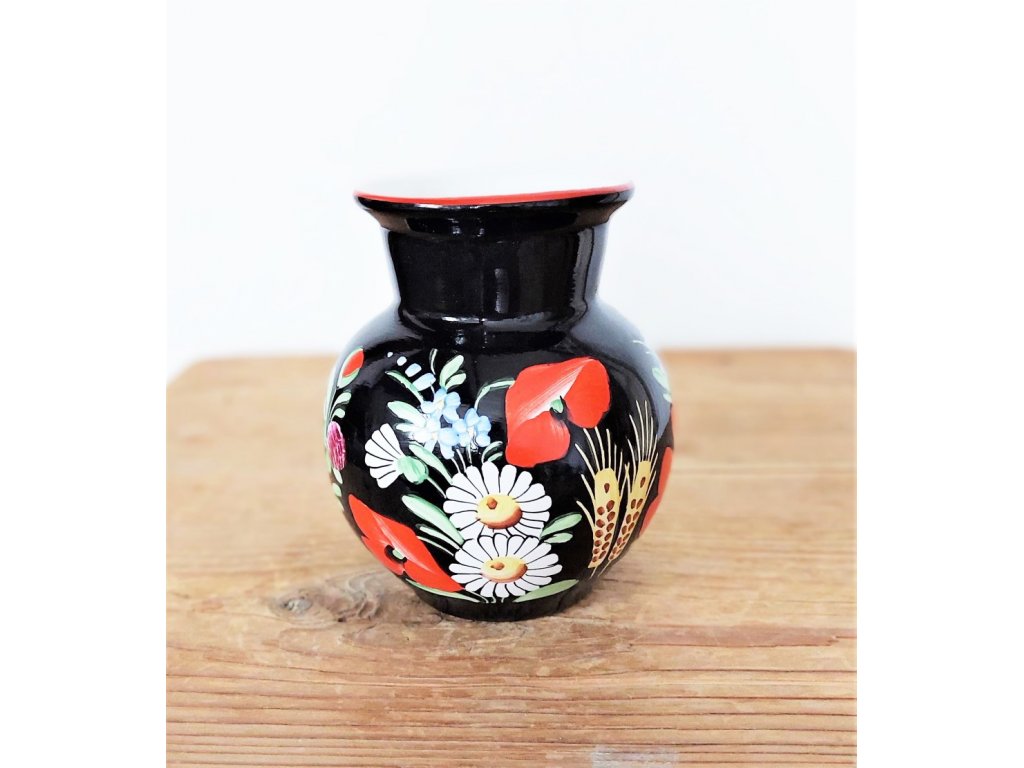 Chodská keramická váza, černá s motivem květů