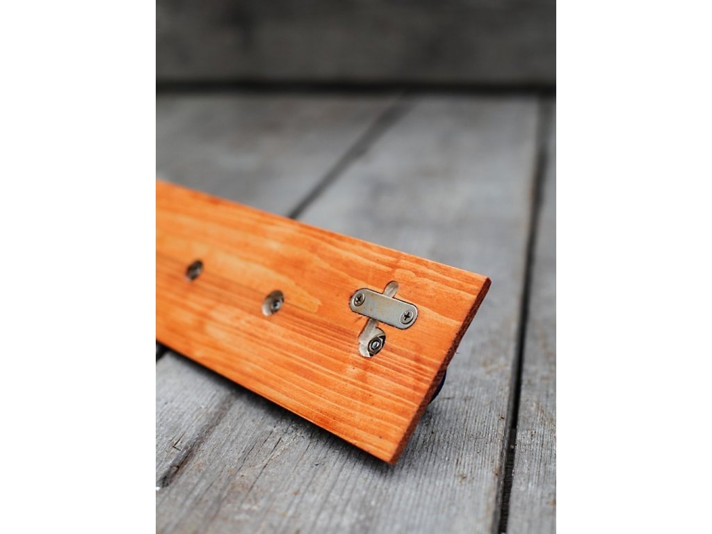 Dřevěný věšák s keramickými úchyty - malý - oranžová lazura