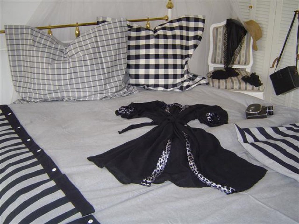 Kanafas posteľná bielizeň Simon čiernobiela , prikrývka 140x220 + 2x vankúš 70x90