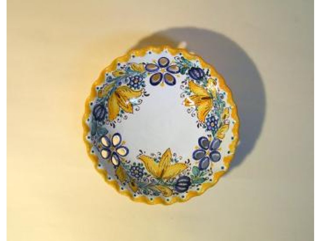 Vyrezávaná keramická miska s priemerom 20 cm