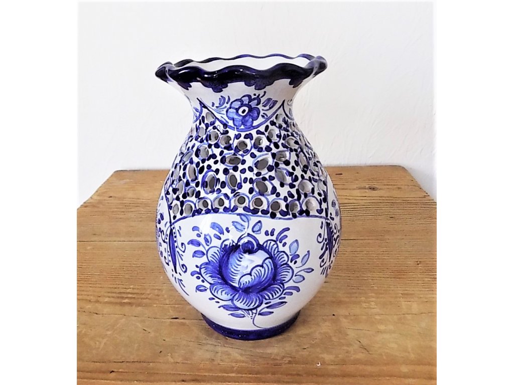 Keramická váza s vlnou, modrá a biela - jemná rezba I.